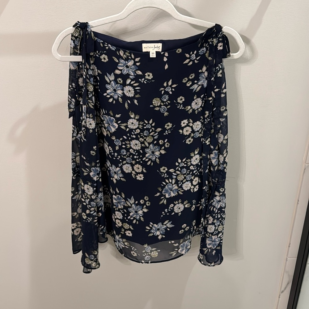 Woman’s blouse
